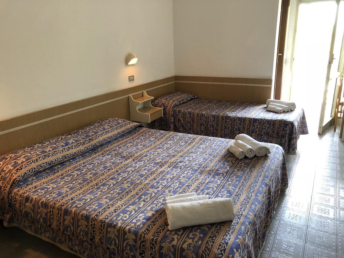 Hotel Alexander San Mauro Mare エクステリア 写真