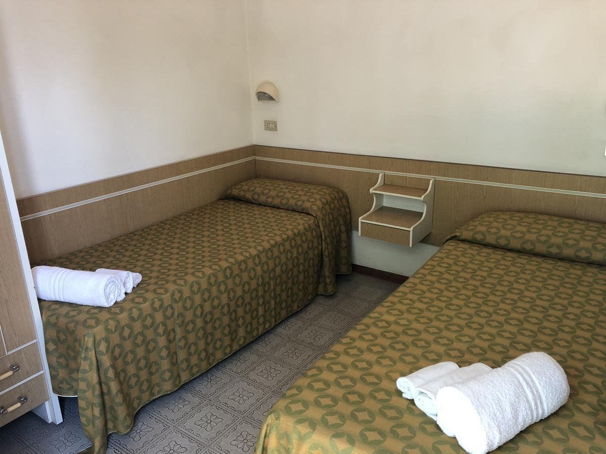 Hotel Alexander San Mauro Mare エクステリア 写真
