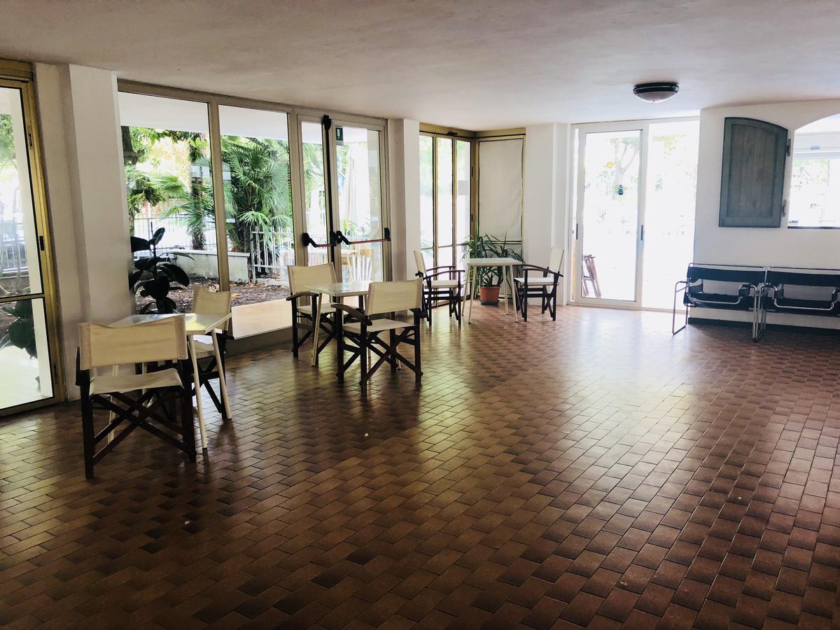 Hotel Alexander San Mauro Mare エクステリア 写真
